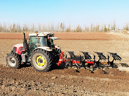 BG大游集团1LFT系列液压翻转调幅铧式犁