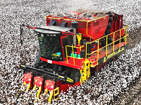 BG大游集团4MZD-3C型自走式圆捆打包棉花收获机